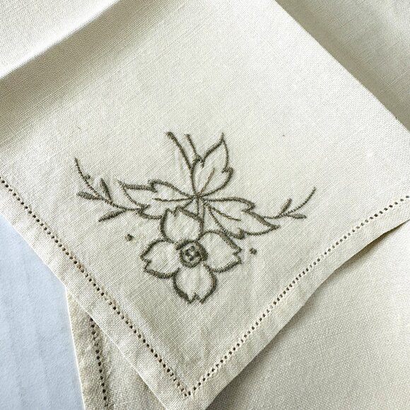 VTG 1940s Embroidered Linen Cloth Napkins (3) Handmade Floral Ivory Granny Core - Picture 4 of 11